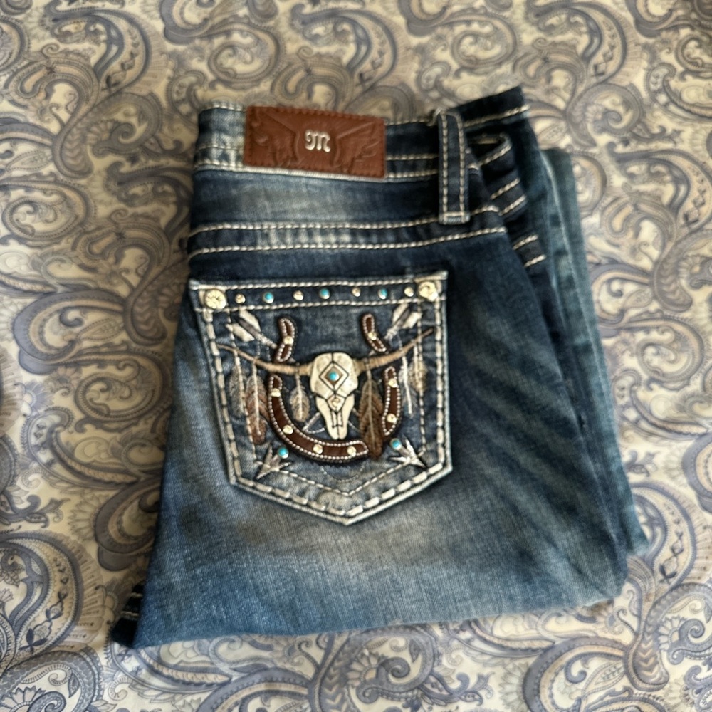 Beautiful Miss Me mid riseboot cuts!!Size 26 inseam 34 Brand new!Originally $120